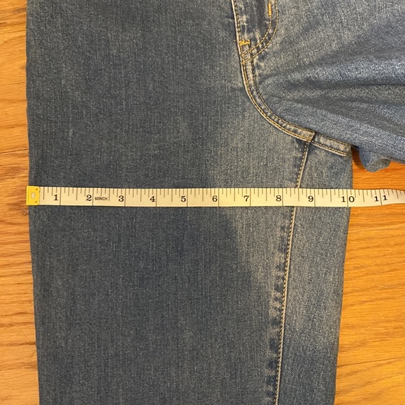 NWT Levi’s High Waisted Tapered Jeans in FYI in Size 24 x 29 - Picture 14 of 16